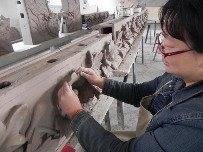 Η στέγη παραδοσιακού κινέζικου διακοσμεί τα γκρίζα σχήματα 5 διακοσμήσεων κεραμιδιών ναών χωρίς εφυάλωση